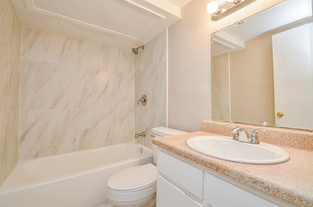 1950 Spenwick Drive, Unit 302 Houston, TX 77055 - Photo 14 of 15