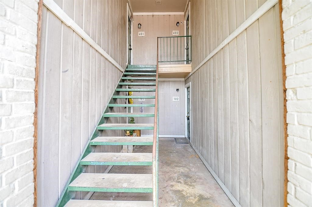 1950 Spenwick Drive, Unit 302 Houston, TX 77055 - Photo 3 of 15