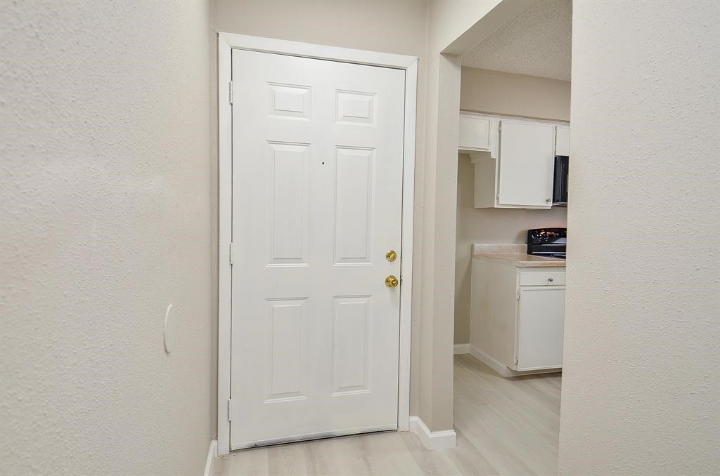 1950 Spenwick Drive, Unit 302 Houston, TX 77055 - Photo 4 of 15