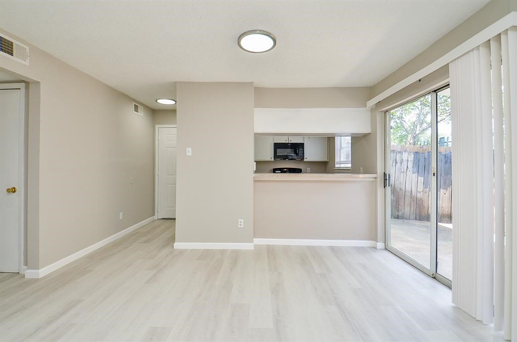 1950 Spenwick Drive, Unit 302 Houston, TX 77055 - Photo 7 of 15