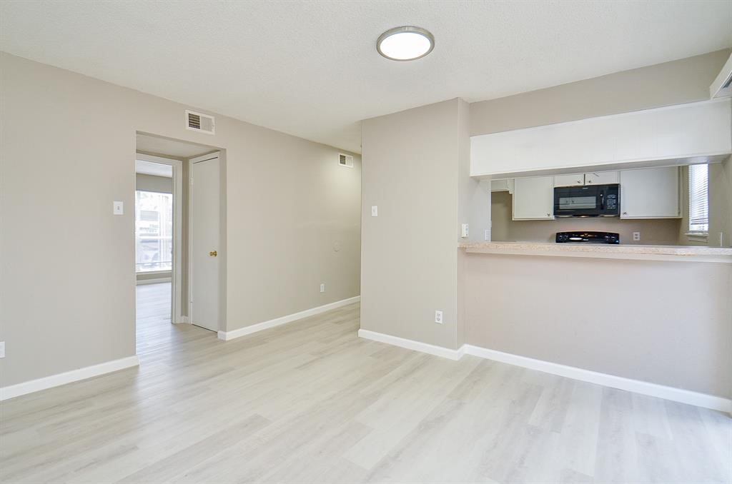 1950 Spenwick Drive, Unit 302 Houston, TX 77055 - Photo 8 of 15