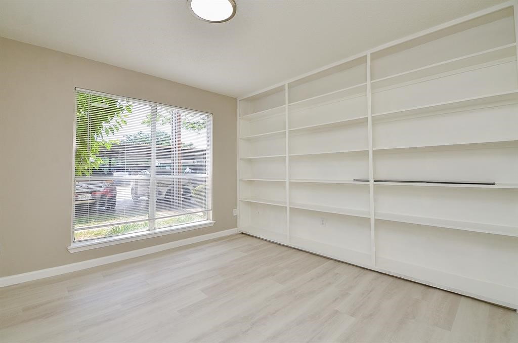 1950 Spenwick Drive, Unit 302 Houston, TX 77055 - Photo 10 of 15