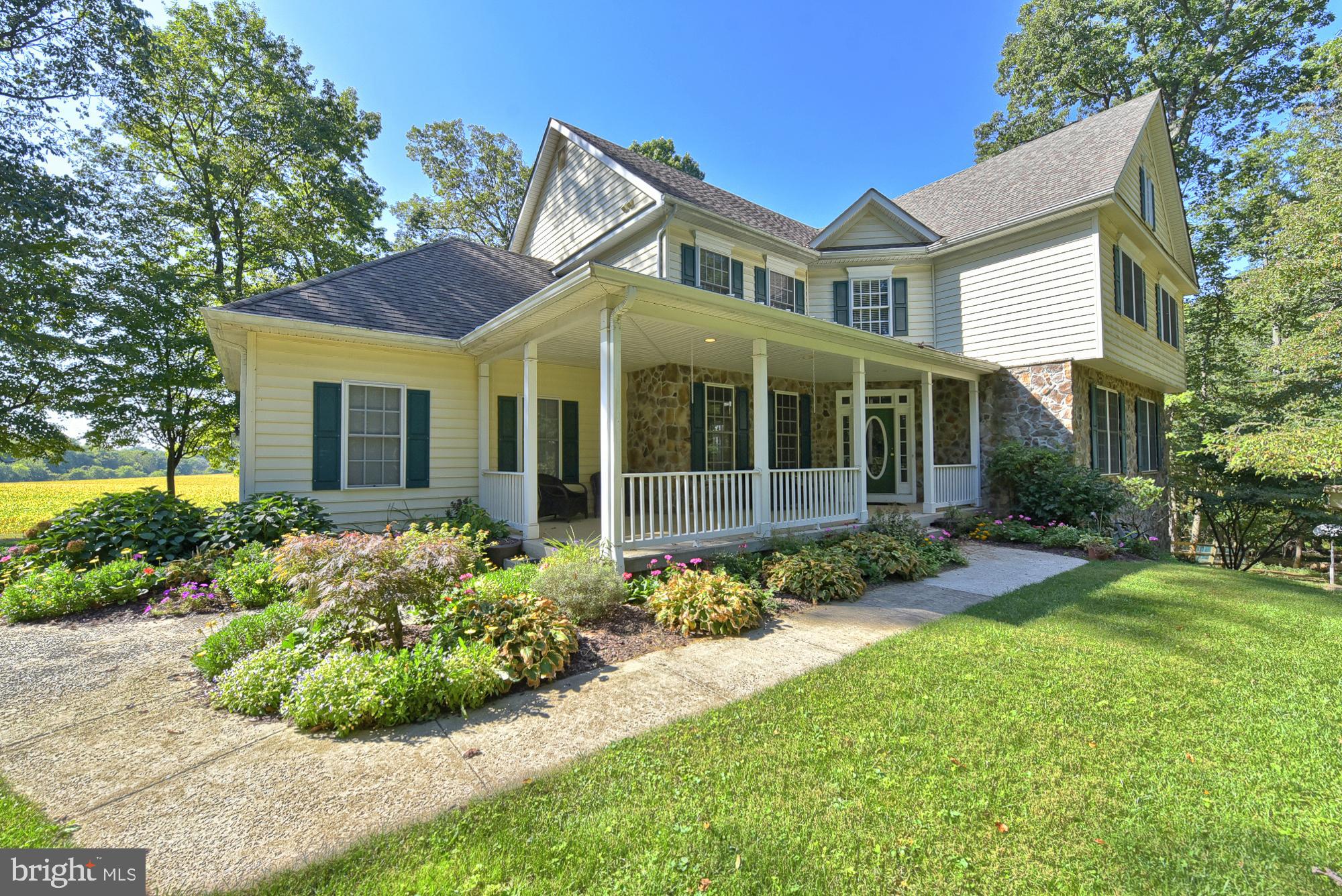 21416 Peach Tree Road Dickerson, MD 20842 - Photo 5 of 76 Mature landscaping