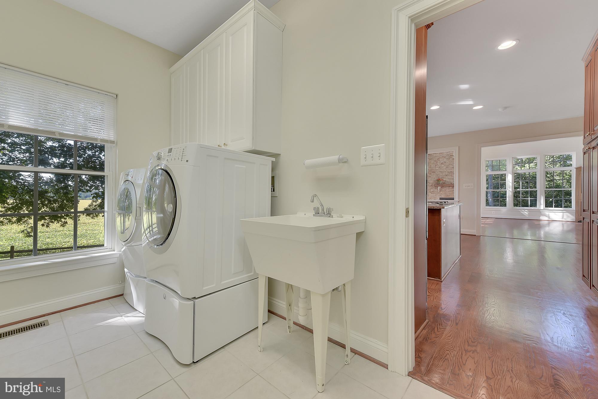 21416 Peach Tree Road Dickerson, MD 20842 - Photo 42 of 76 Large main floor laundry, sink, and folding space