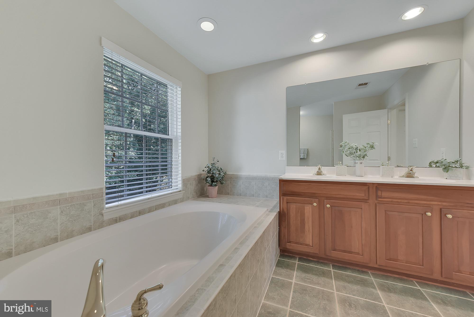 21416 Peach Tree Road Dickerson, MD 20842 - Photo 51 of 76 Owner's suite bath