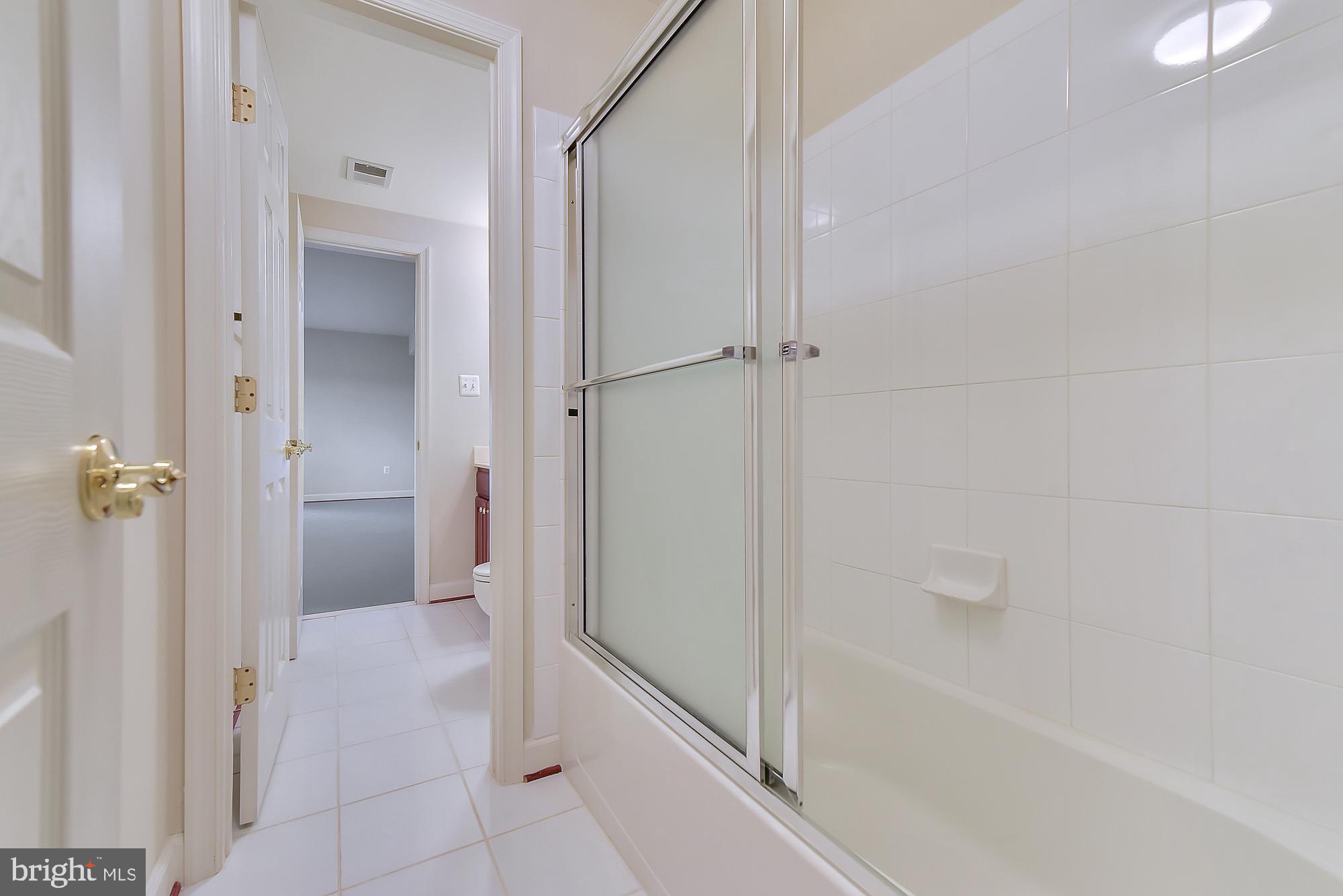 21416 Peach Tree Road Dickerson, MD 20842 - Photo 57 of 76 Jack and Jill bath between bedrooms 3 and 4