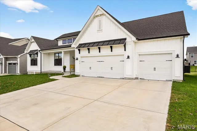 $639,900 | 616 Walnut Woods Street, St. Charles, MO 63301