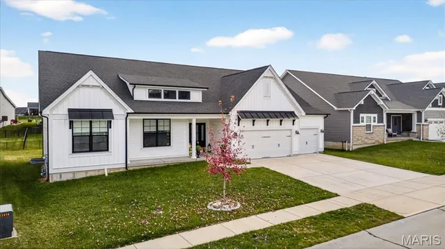 $639,900 | 616 Walnut Woods Street, St. Charles, MO 63301