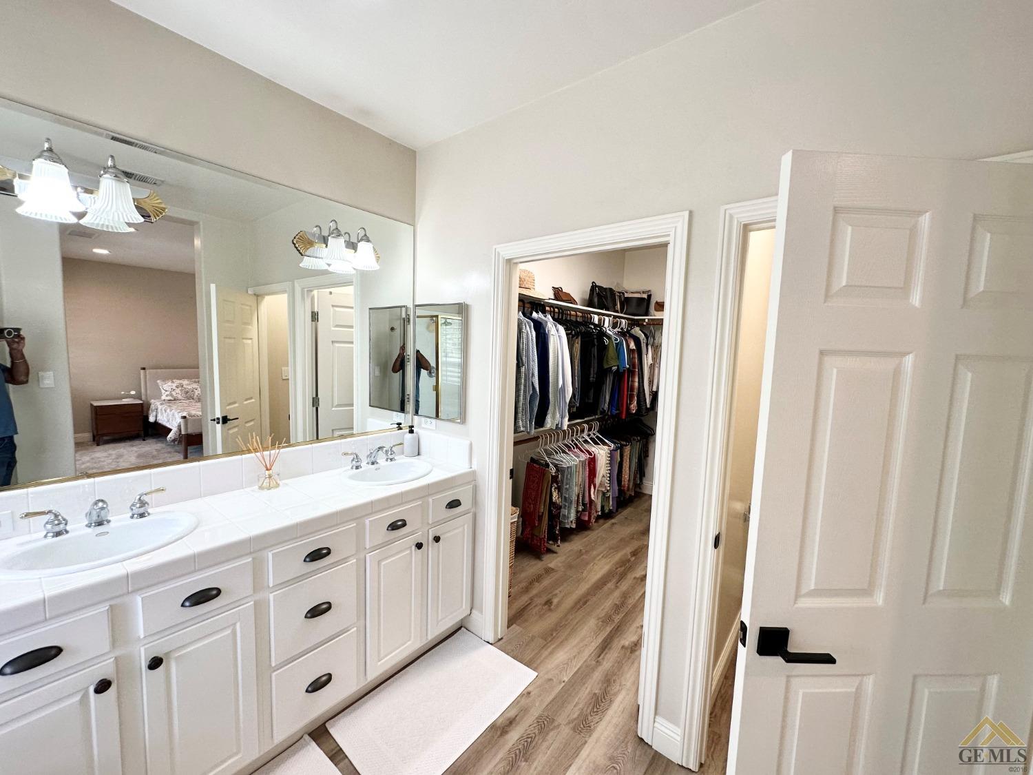 Undisclosed Address Bakersfield, CA 93311 - Photo 20 of 30 a en suite bathroom with a double vanity sink and mirror