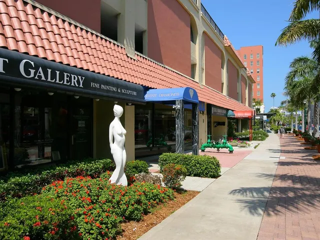 $799,000 | 707 South Gulfstream Avenue, Unit 301, Sarasota, FL 34236