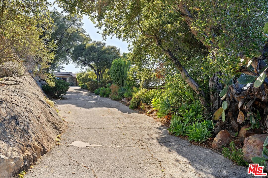 965 Stunt Road Calabasas, CA 91302 - Photo 41 of 67