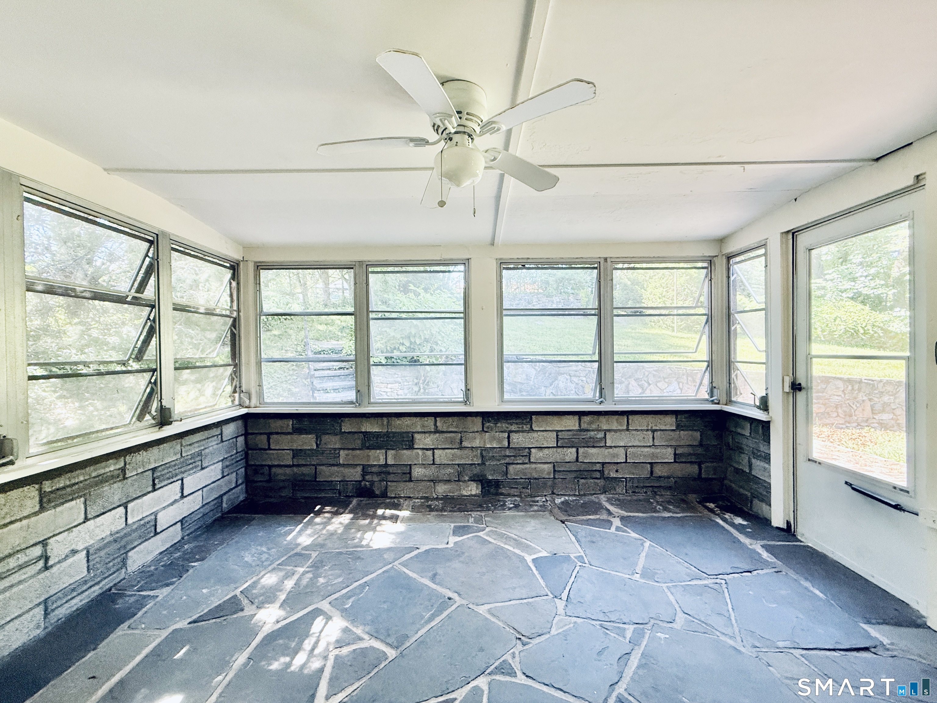 2326 Old Town Road Bridgeport, CT 06606 - Photo 13 of 33