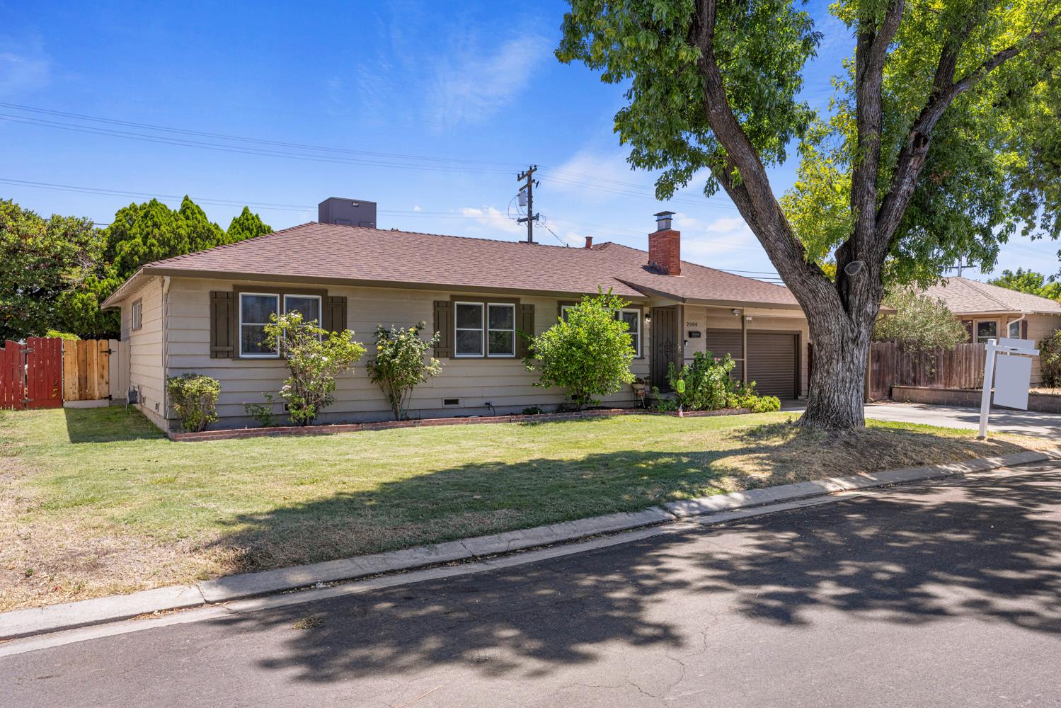 2004 Aloha Way Modesto, CA 95350 - Photo 3 of 44 Gallery Image 3