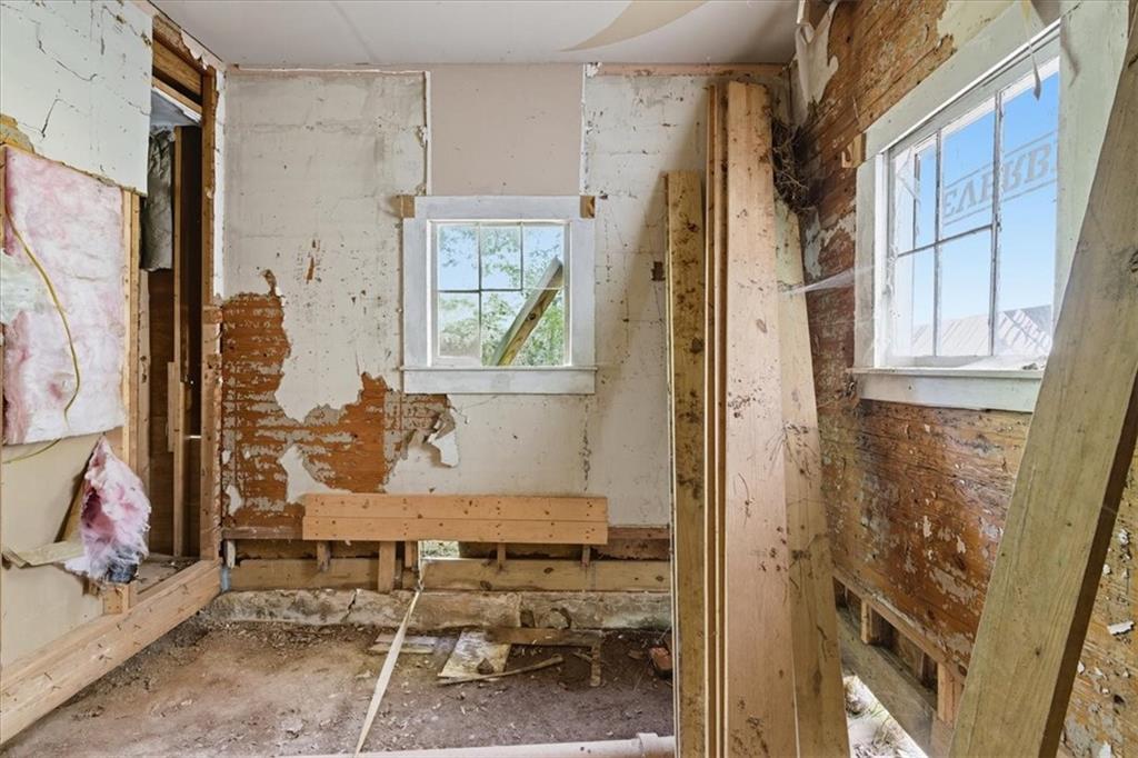 111 Bryan Street West Bremen, GA 30110 - Photo 16 of 32 a room with furniture and a window