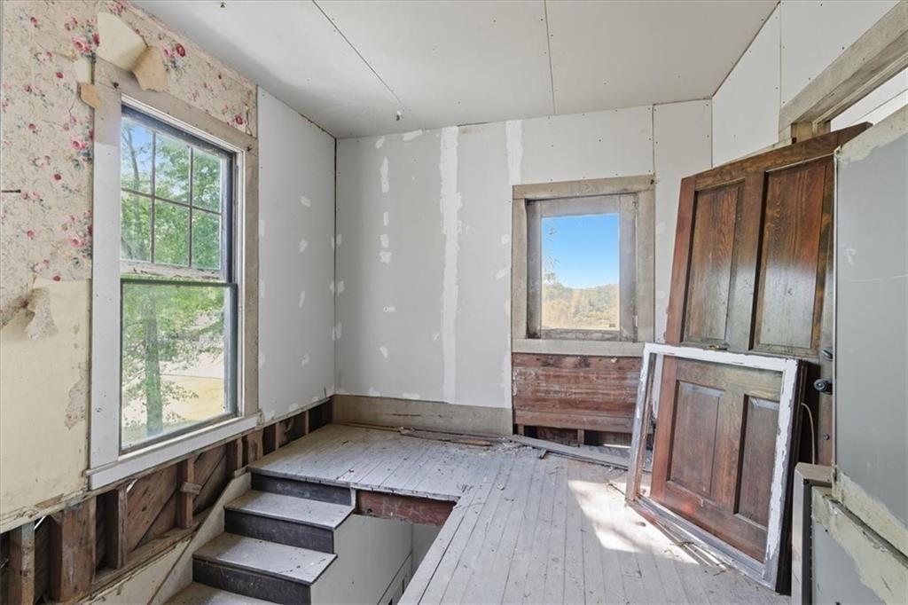 111 Bryan Street West Bremen, GA 30110 - Photo 23 of 32 an empty room with windows
