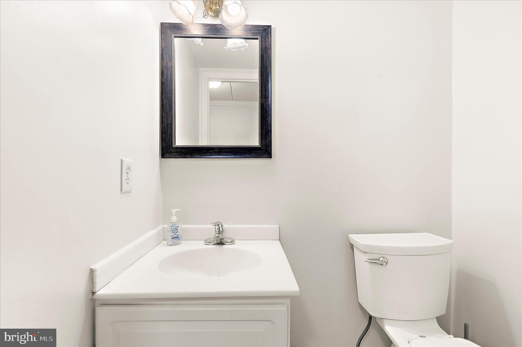 24 Fencepost Court, Unit G Baltimore, MD 21208 - Photo 6 of 54 Main Level Powder Room