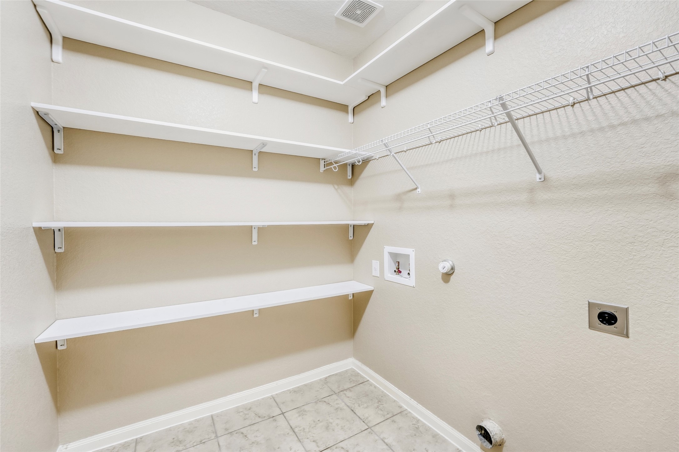 19621 Woodrow Wilson Street Manor, TX 78653 - Photo 11 of 34 a view of small space