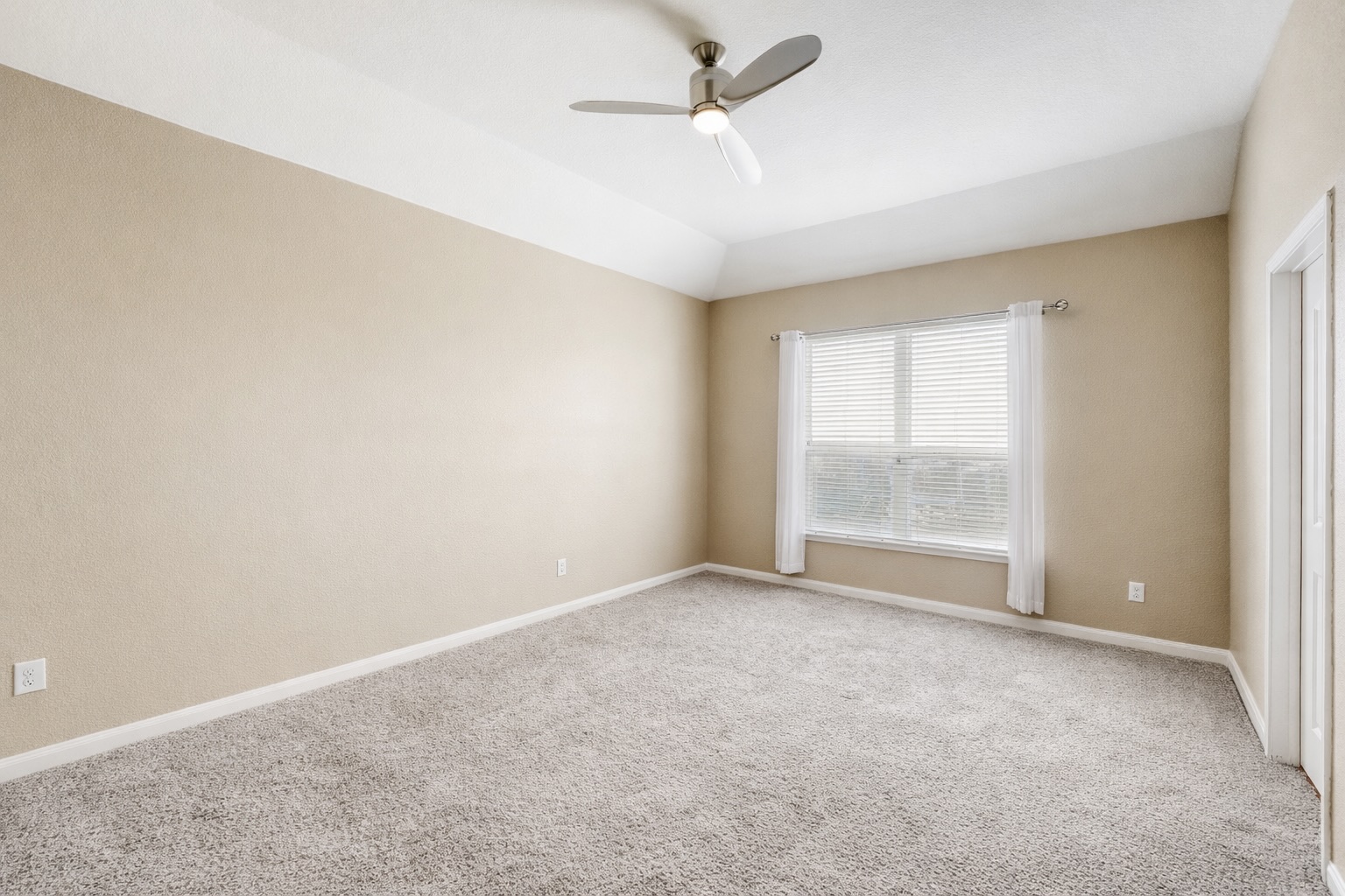 19621 Woodrow Wilson Street Manor, TX 78653 - Photo 14 of 34 an empty room with a empty space and a ceiling fan