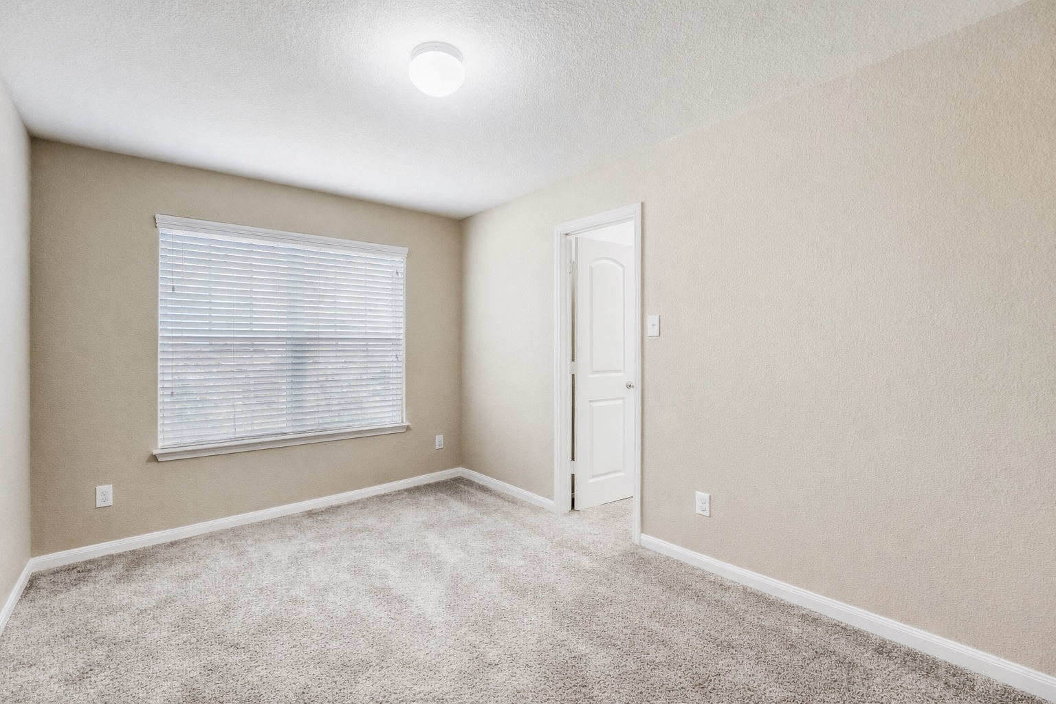 19621 Woodrow Wilson Street Manor, TX 78653 - Photo 22 of 34 an empty room with a window