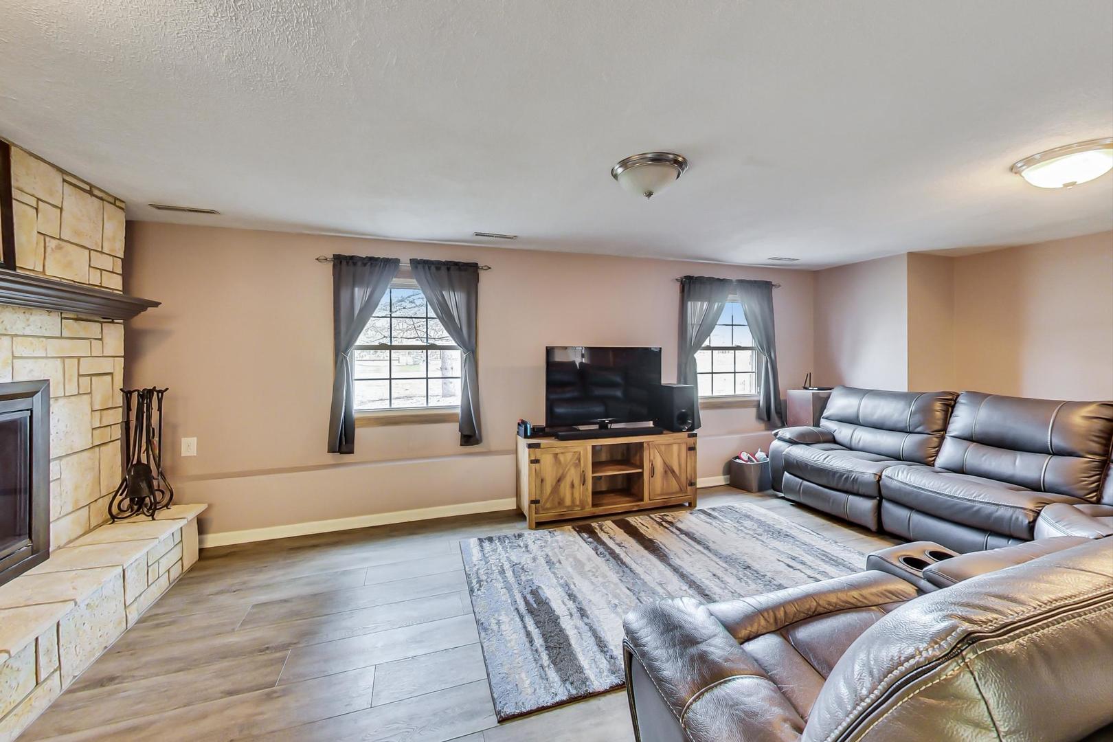 N369 Calvin Court Winfield, IL 60190 - Photo 23 of 41 a living room with furniture and a flat screen tv