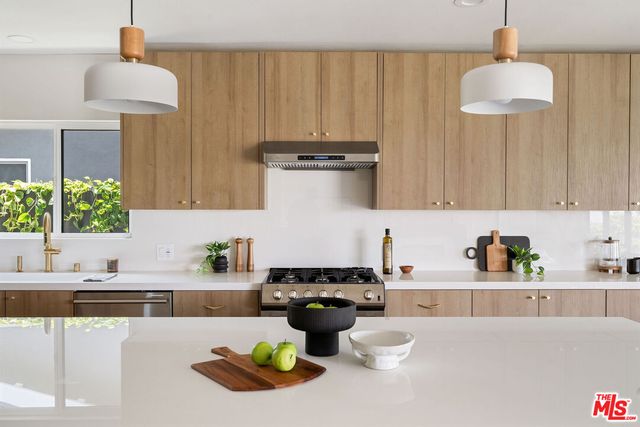 $1,600,000 | 4731 Don Miguel Drive, Los Angeles, CA 90008