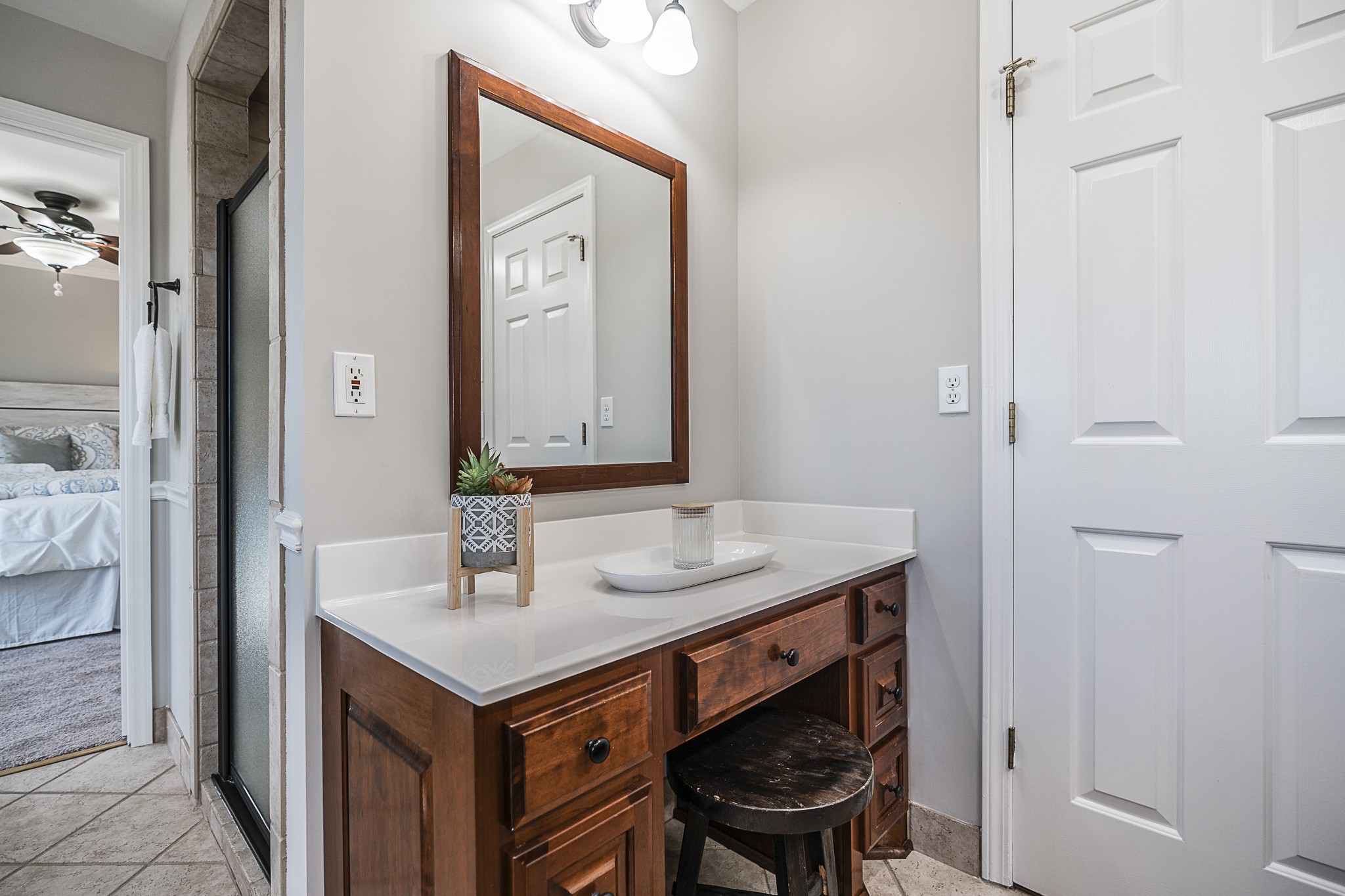 1626 Valley View Road Goodlettsville, TN 37072 - Photo 35 of 70 a bathroom with a sink and a mirror