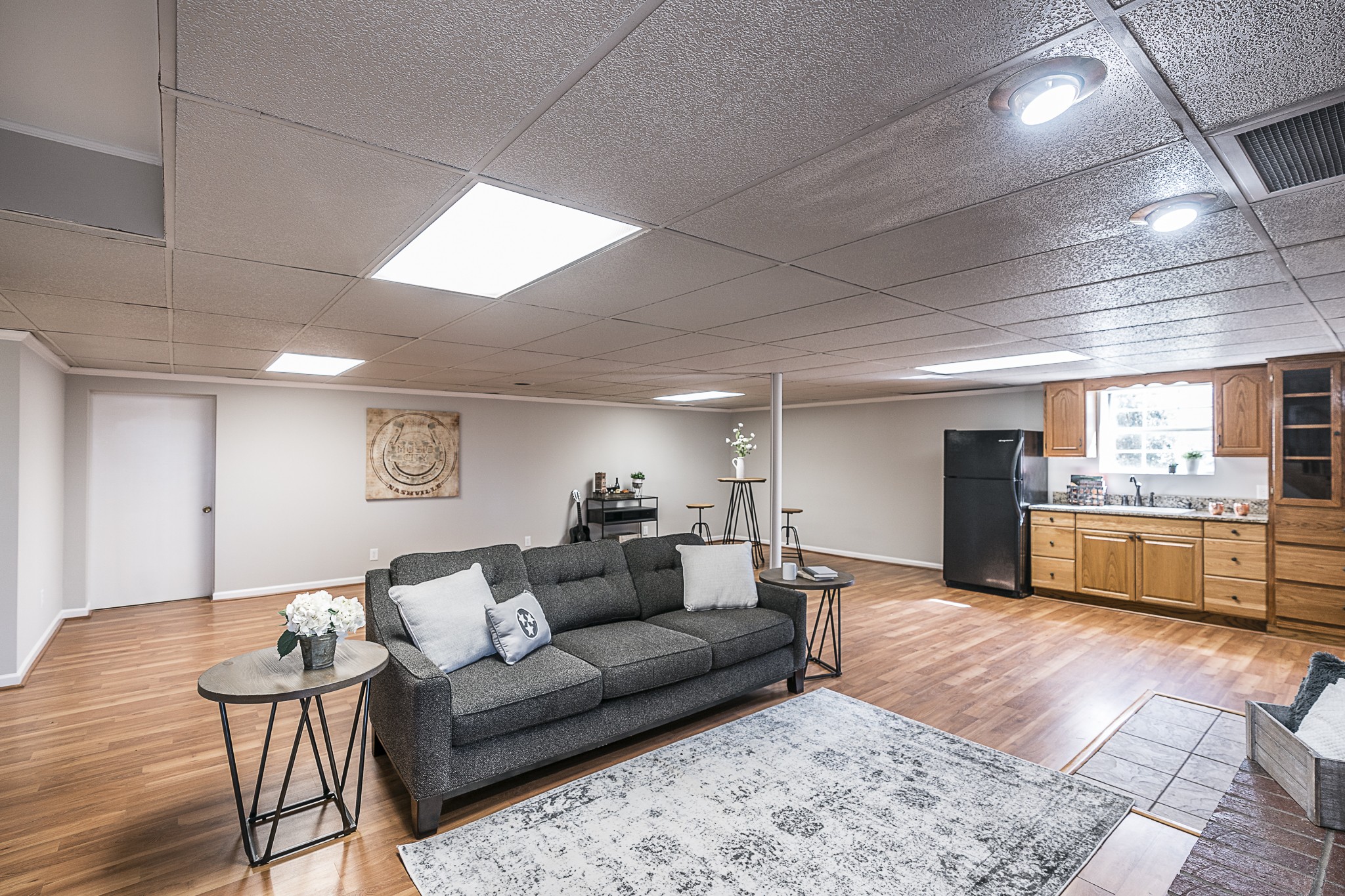 1626 Valley View Road Goodlettsville, TN 37072 - Photo 39 of 70 a living room with furniture and kitchen view