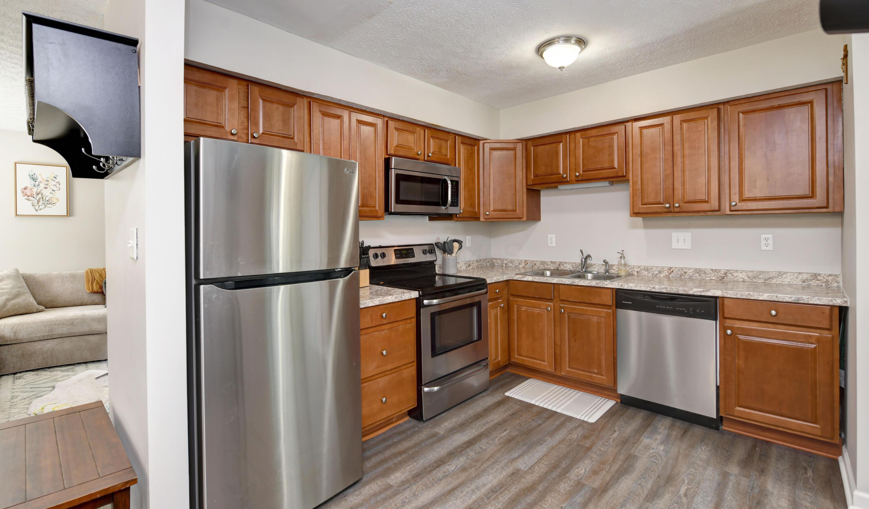 3455 Hines Road Columbus, OH 43230 - Photo 14 of 38 Kitchen (3)