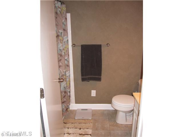 1007 Robinhood Road, Unit B High Point, NC 27262 - Photo 14 of 16 Bath. OTHER VIEW OF UPPER LEVEL BATH.