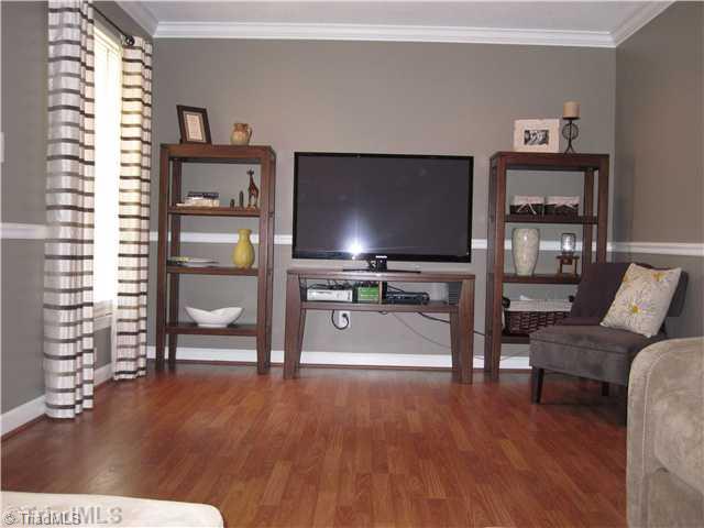 1007 Robinhood Road, Unit B High Point, NC 27262 - Photo 3 of 16 Living Room.