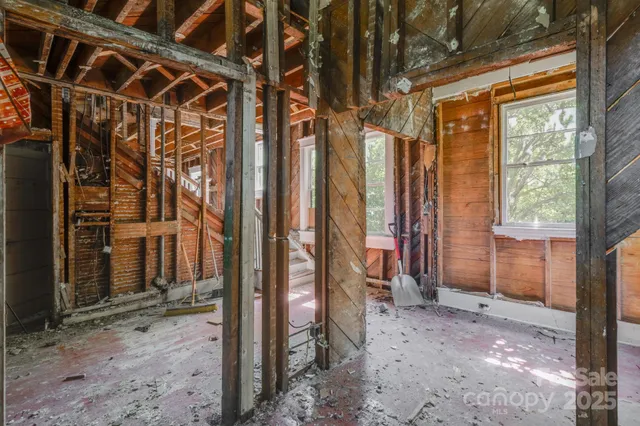 a view of an outdoor space