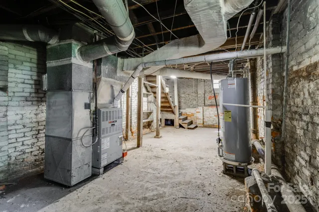 a view of entryway with a front door