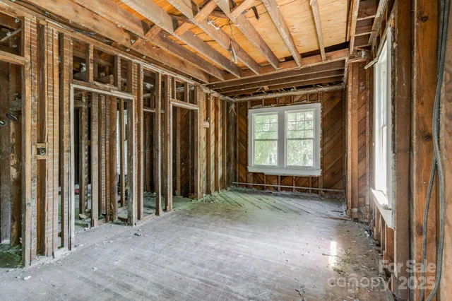 a view of an empty room with wooden roof