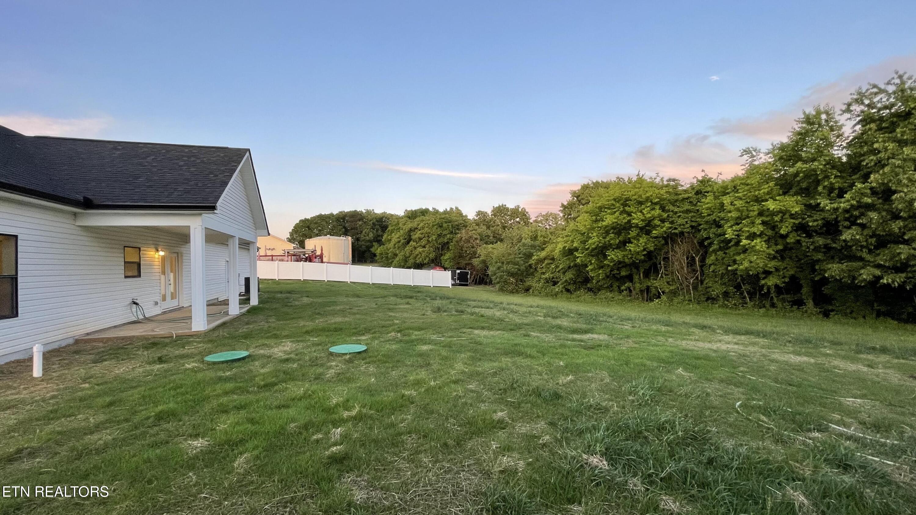 679 Privet Drive Dandridge, TN 37725 - Photo 6 of 34 06_beyc6a09210872da7