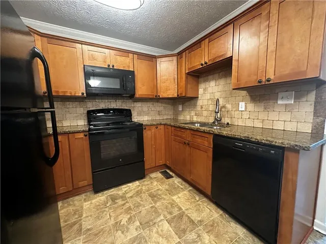 $1,900 | 2536 Country Lake Circle, Powder Springs, GA 30127