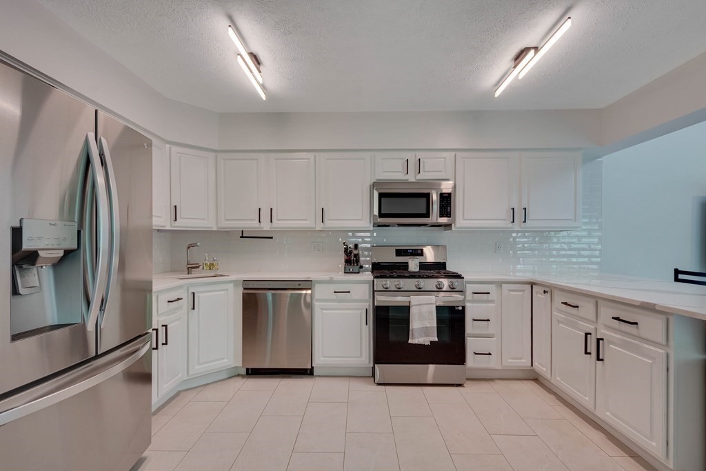 83 East Bluff Road, Unit 83 Ashland, MA 01721 - Photo 3 of 22 Gallery Image 3