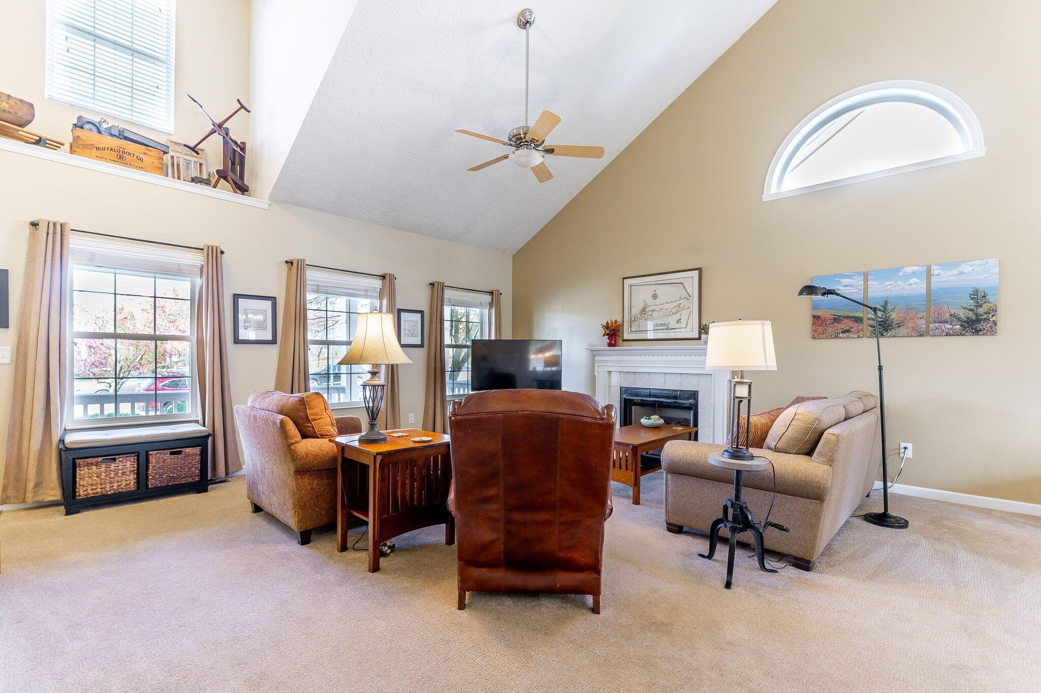 7995 Rodebaugh Road Reynoldsburg, OH 43068 - Photo 12 of 67 Living Room