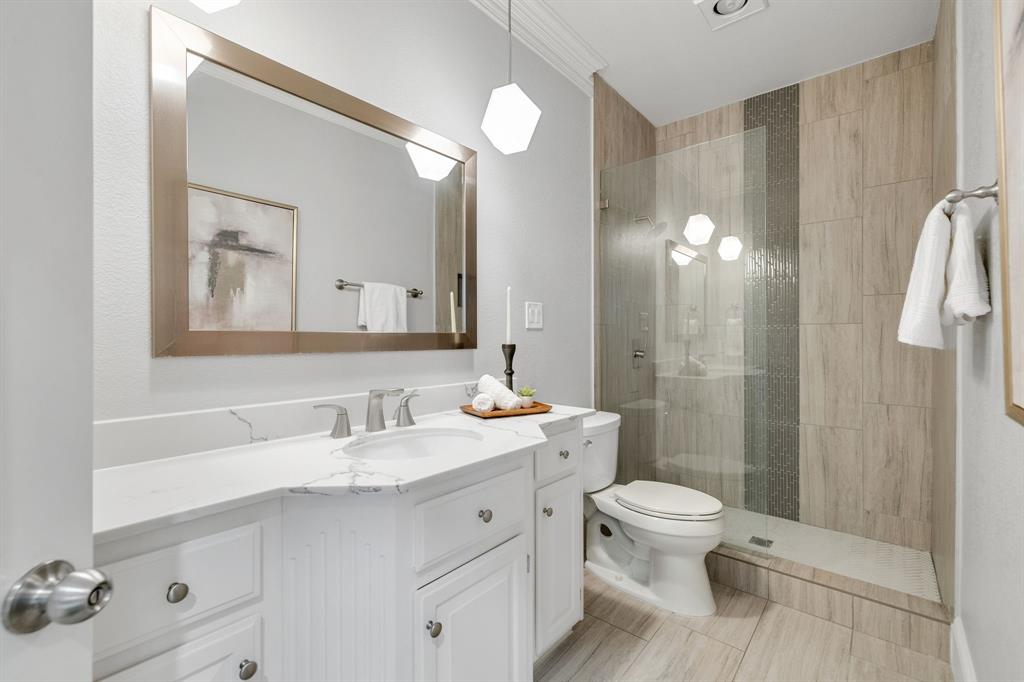 4512 Banyon Lane Dallas, TX 75287 - Photo 12 of 40 4512 Banyan Ln-Secondary guest bathroom on first floor by Fang Underhill.