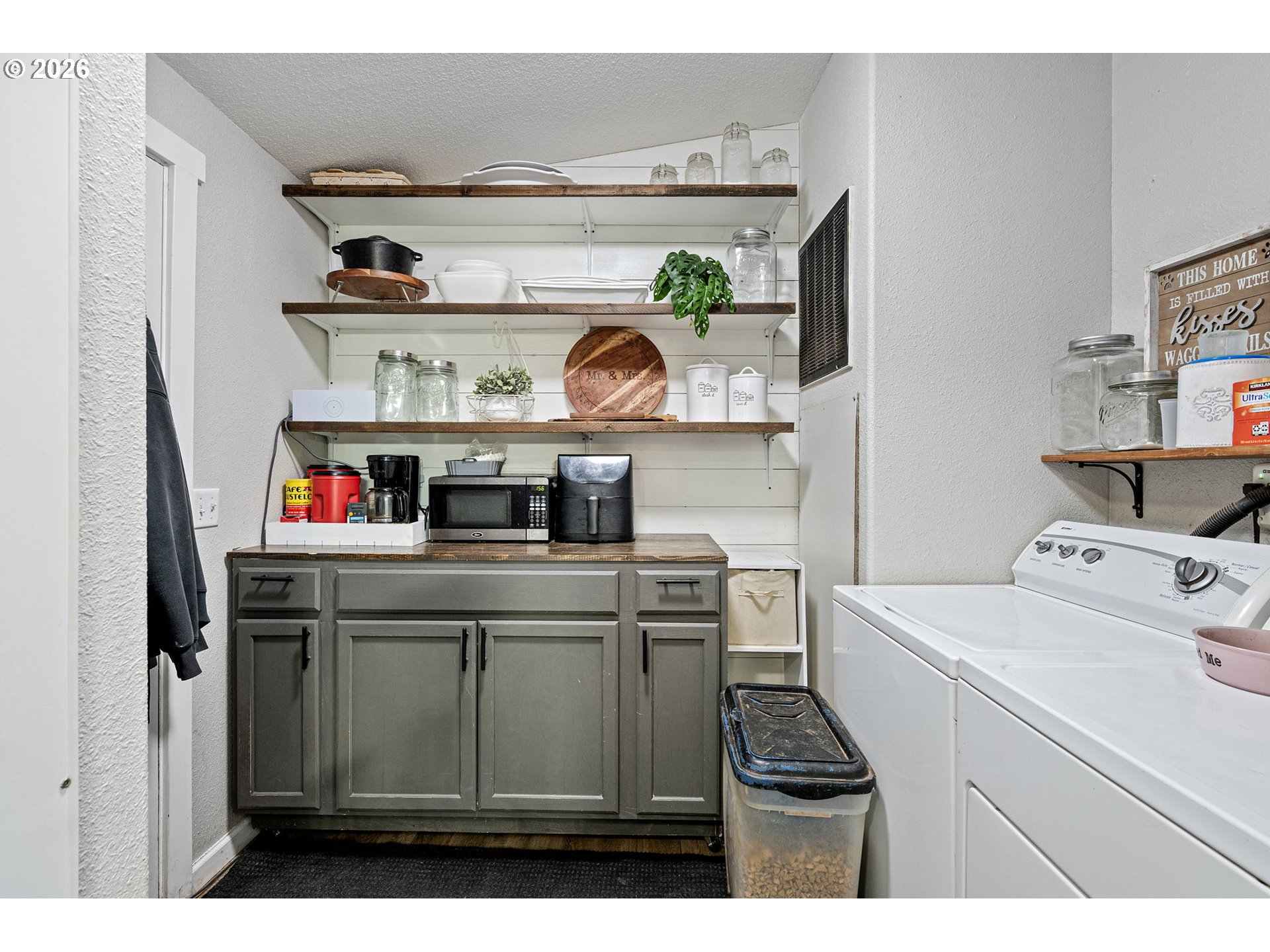 83149 Mickelson Road Creswell, OR 97426 - Photo 8 of 34 a utility room with dryer and washer