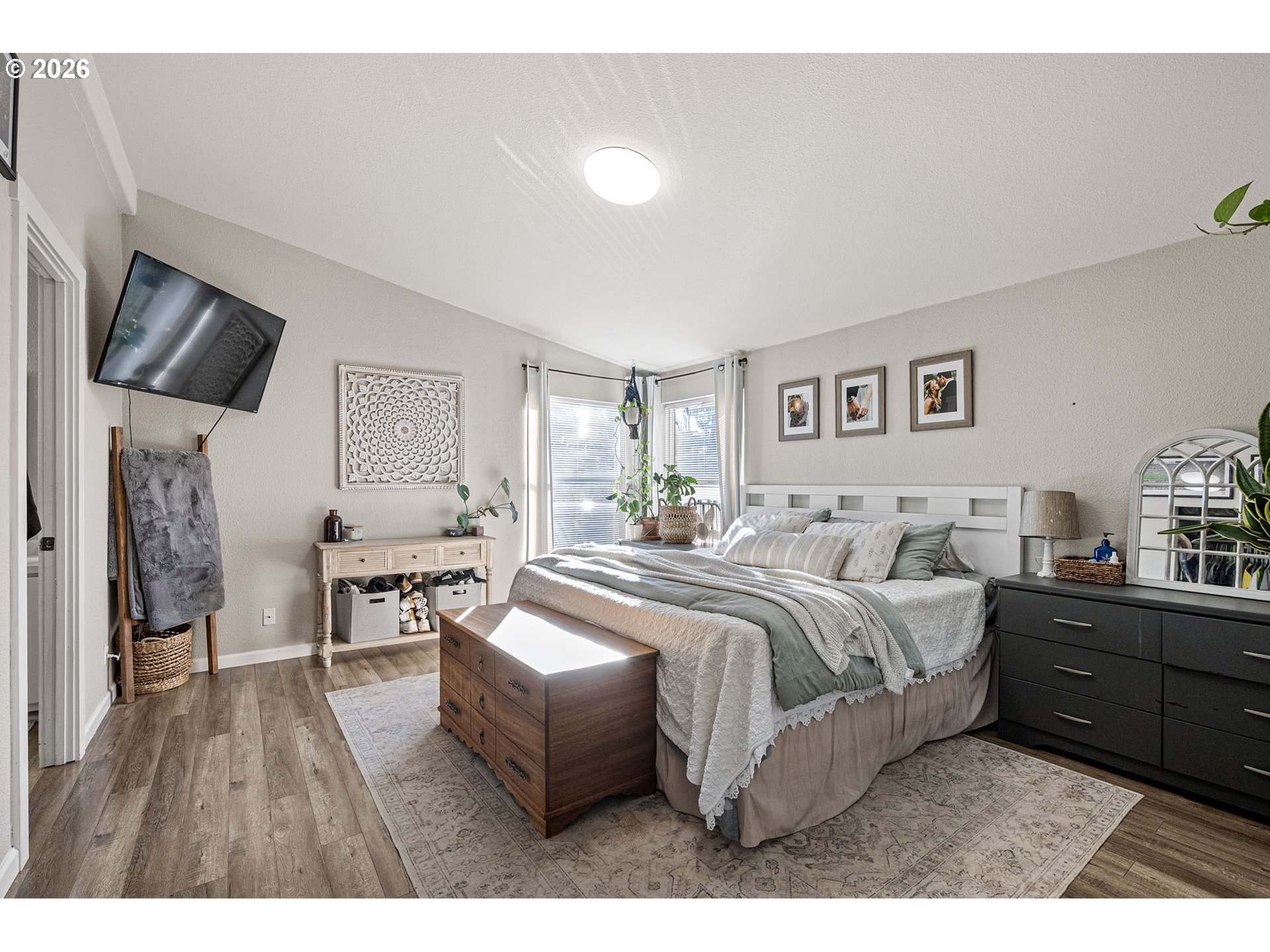 83149 Mickelson Road Creswell, OR 97426 - Photo 9 of 34 a bedroom with a bed and a television