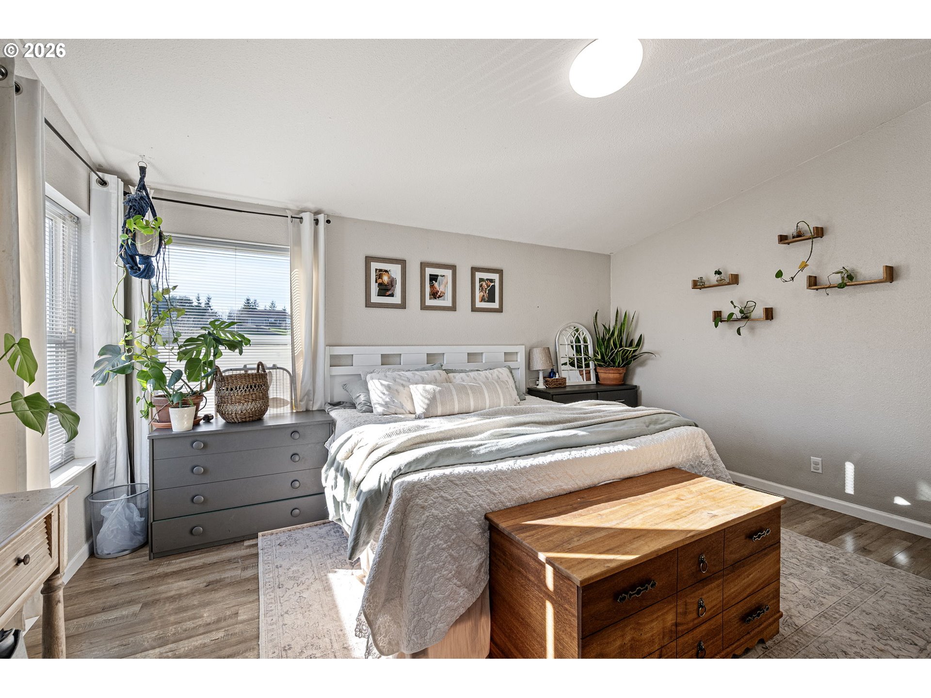 83149 Mickelson Road Creswell, OR 97426 - Photo 10 of 34 a bed room with a bed and a potted plant