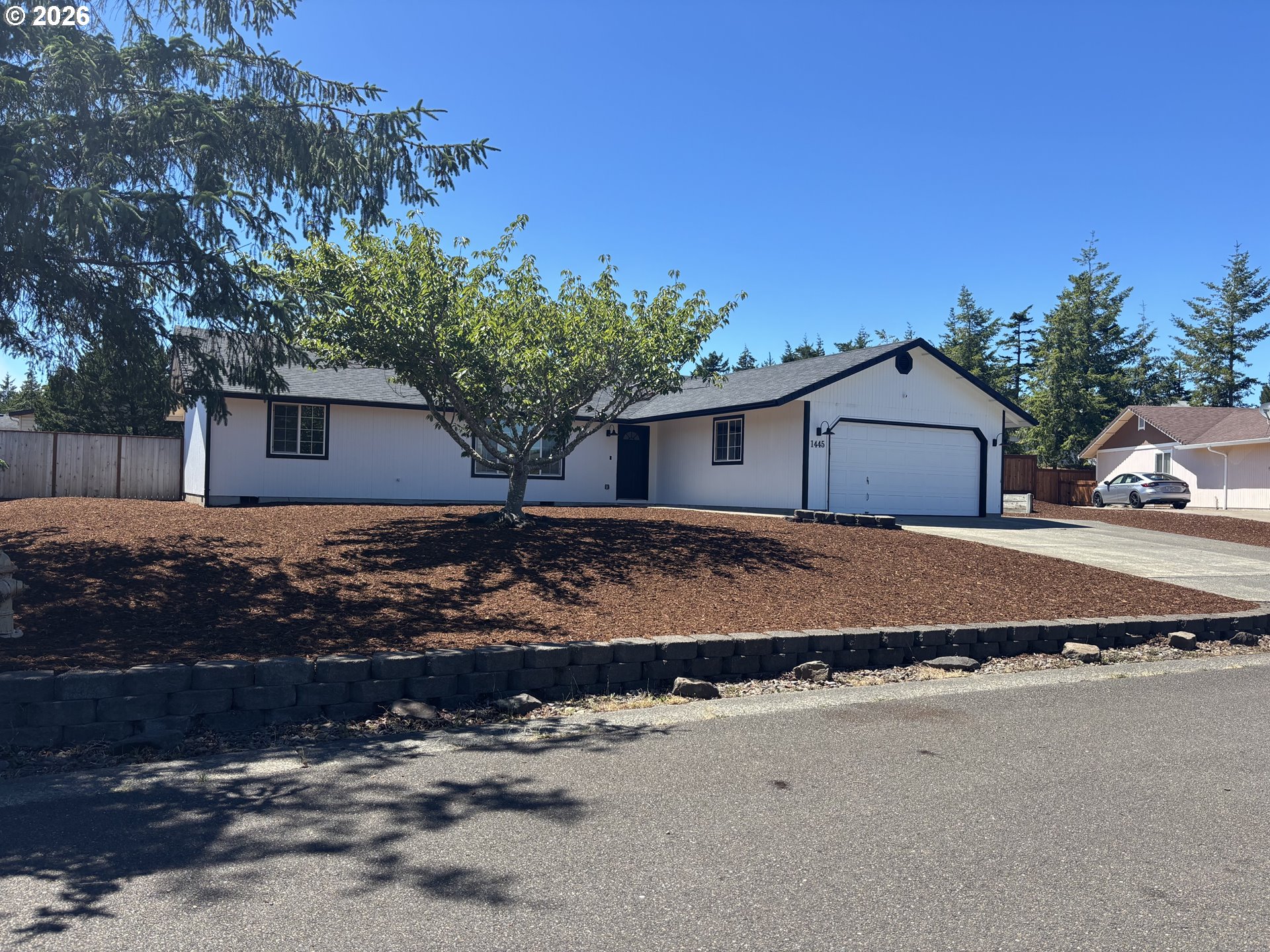 1445 Yew Street Florence, OR 97439 - Photo 4 of 34