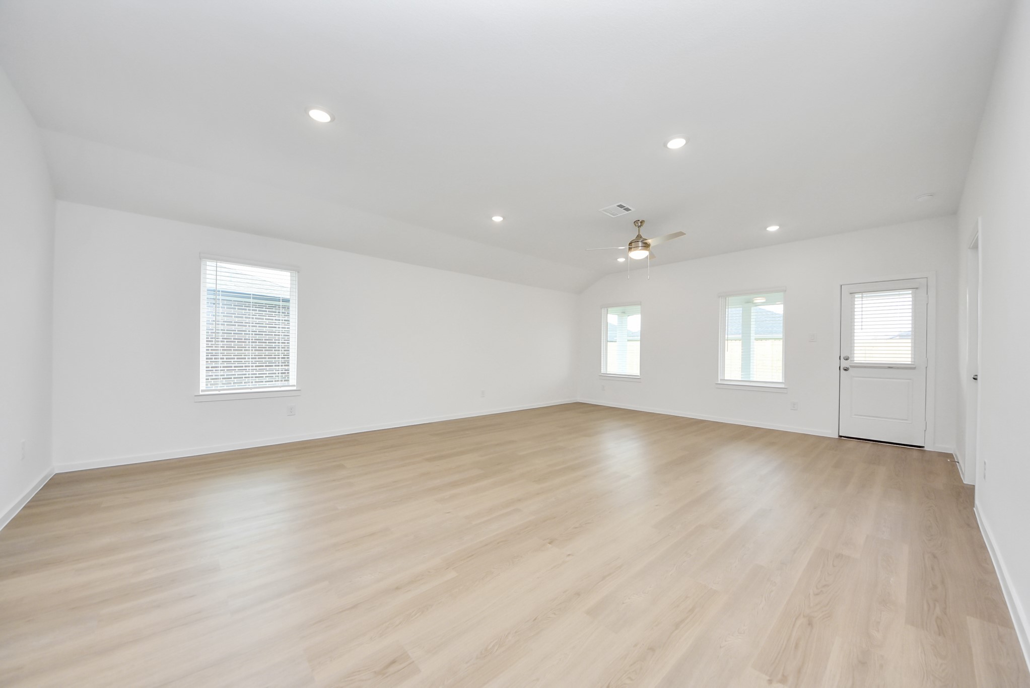 7723 Smooth Vly Court Rosharon, TX 77583 - Photo 19 of 39 Living