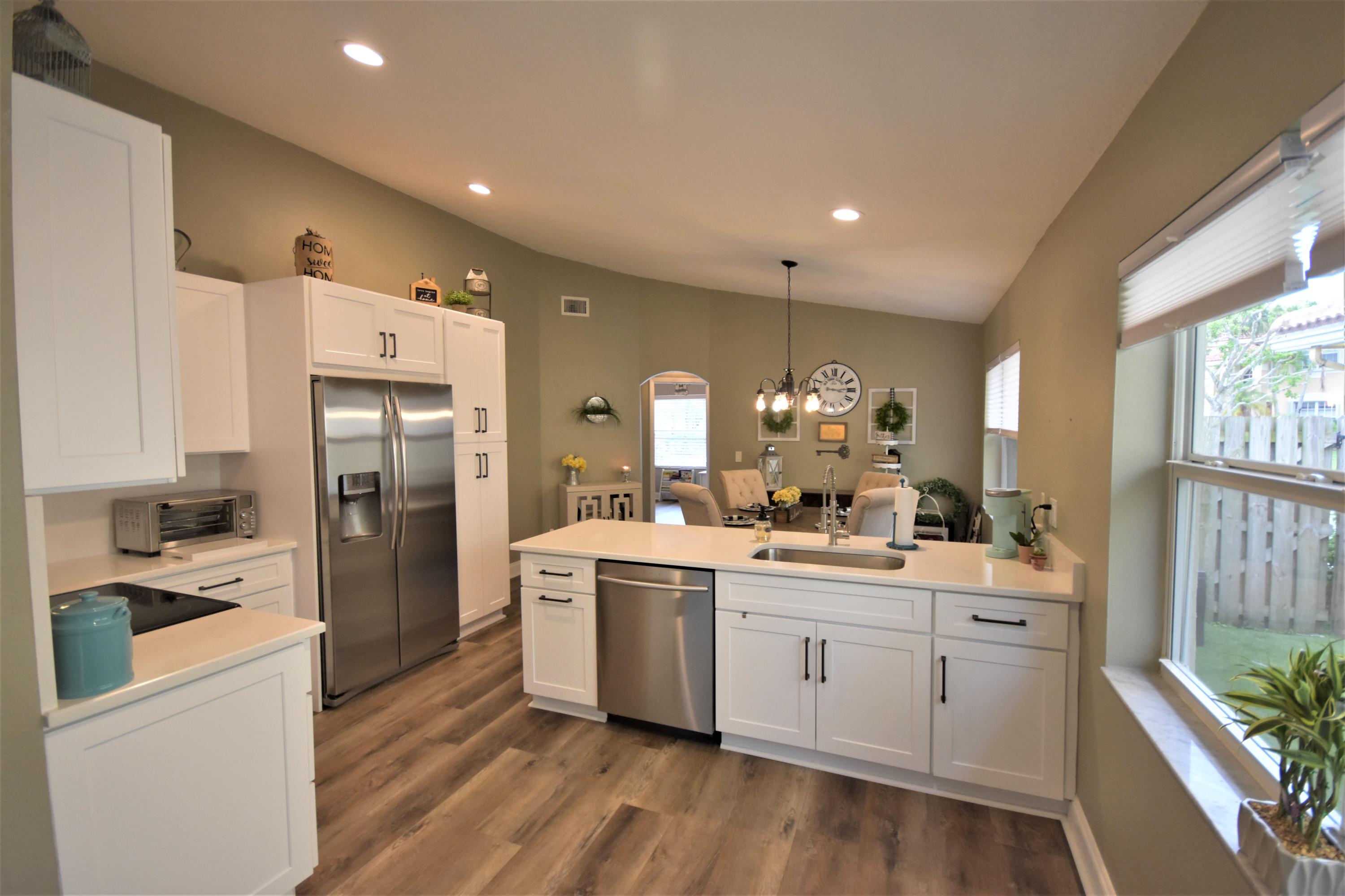 10709 Lake Jasmine Drive Boca Raton, FL 33498 - Photo 11 of 23 Kitchen