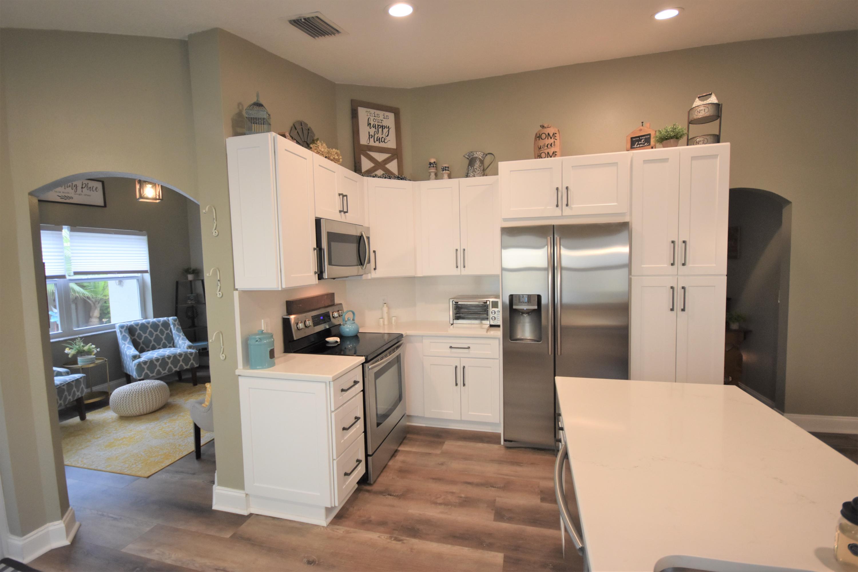 10709 Lake Jasmine Drive Boca Raton, FL 33498 - Photo 12 of 23 Kitchen