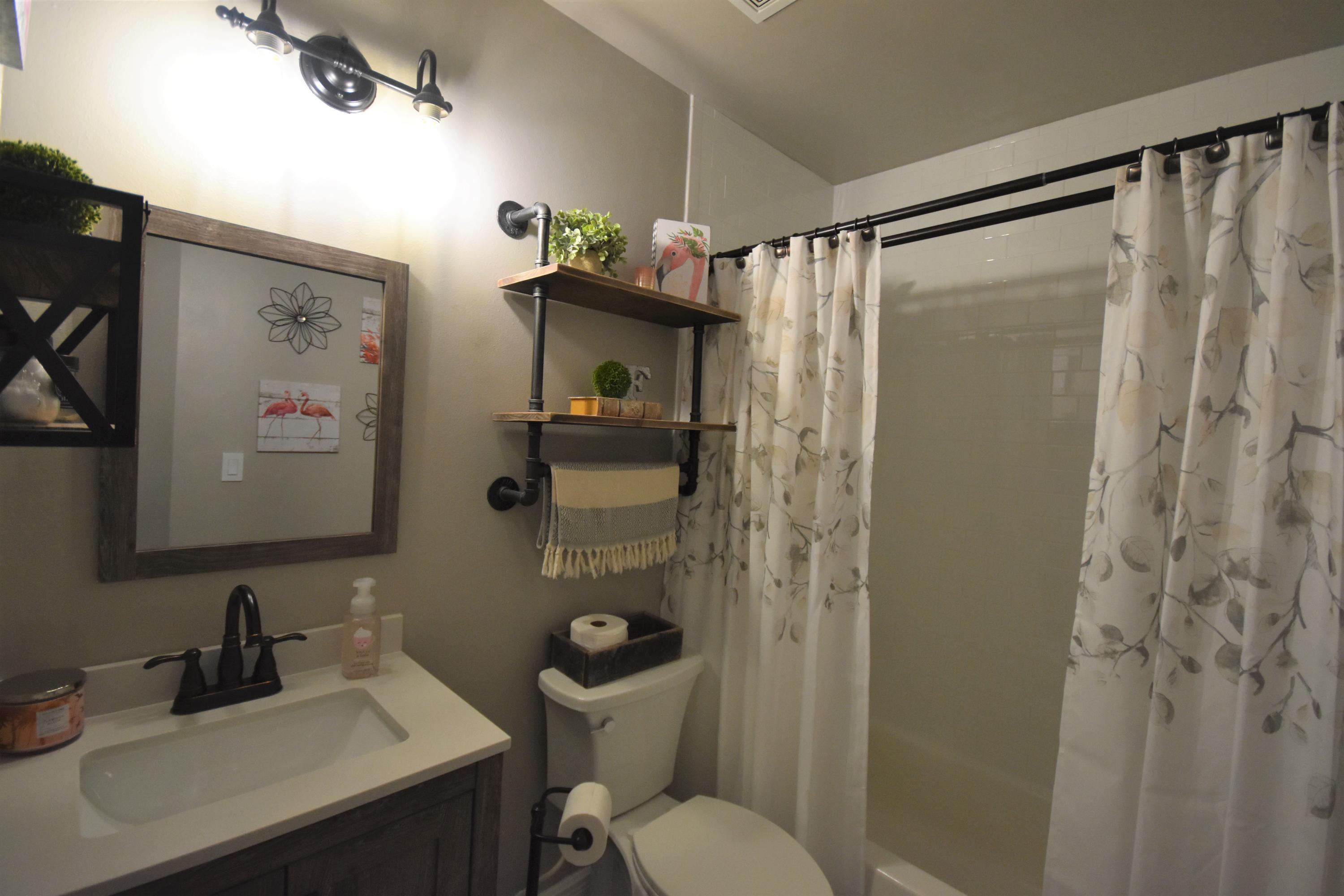 10709 Lake Jasmine Drive Boca Raton, FL 33498 - Photo 18 of 23 Guest Bathroom