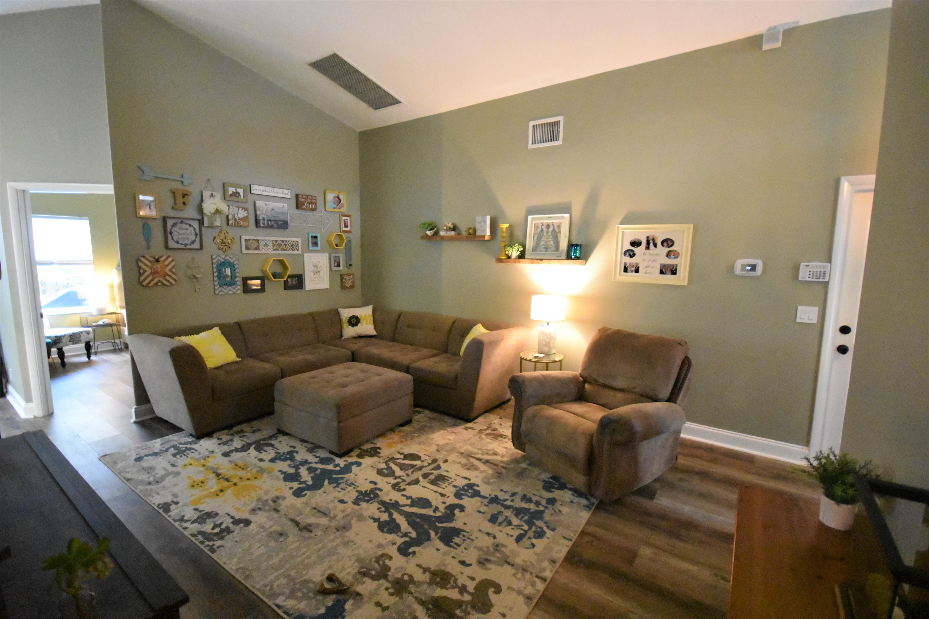 10709 Lake Jasmine Drive Boca Raton, FL 33498 - Photo 4 of 23 Living Room