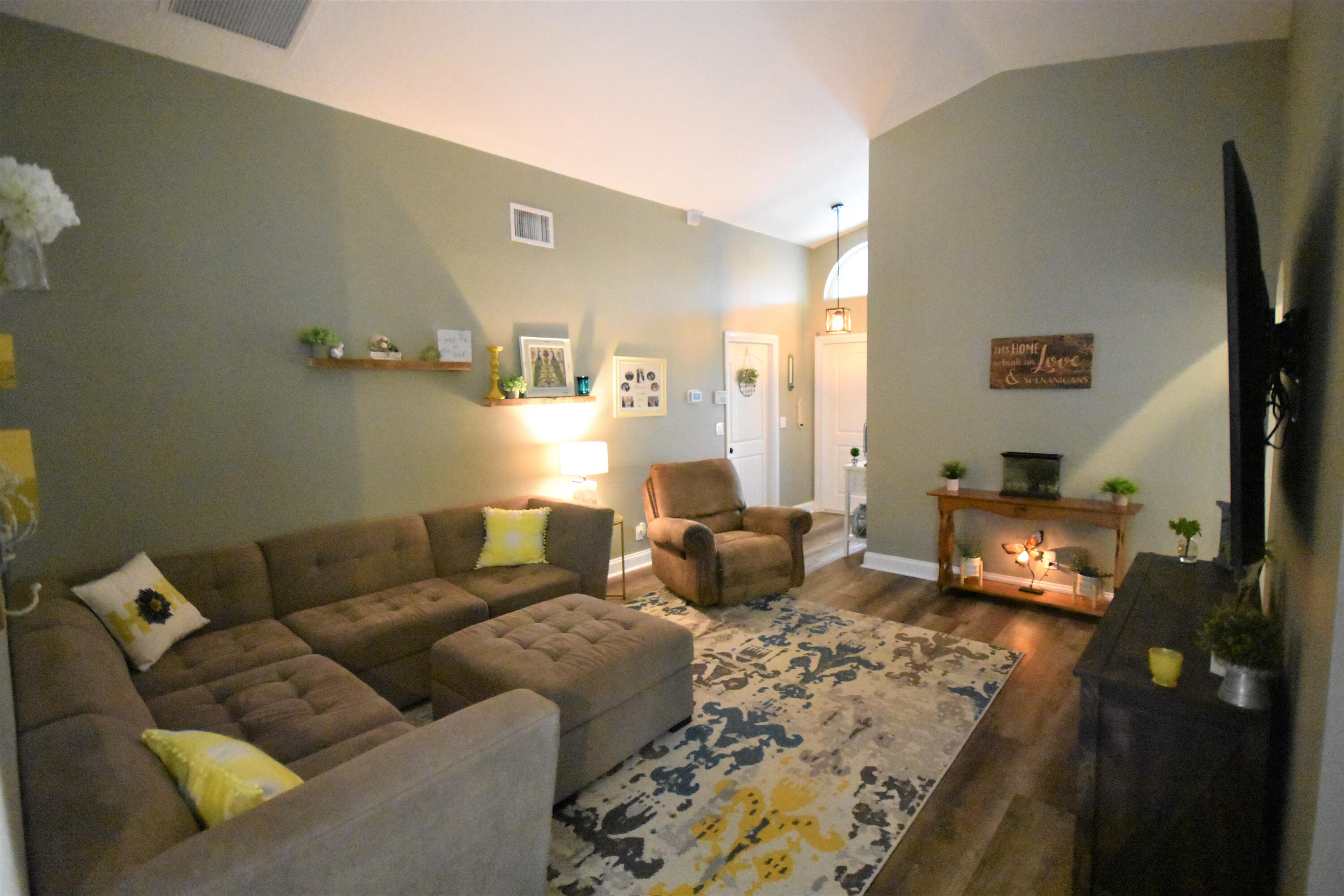 10709 Lake Jasmine Drive Boca Raton, FL 33498 - Photo 5 of 23 Living Room