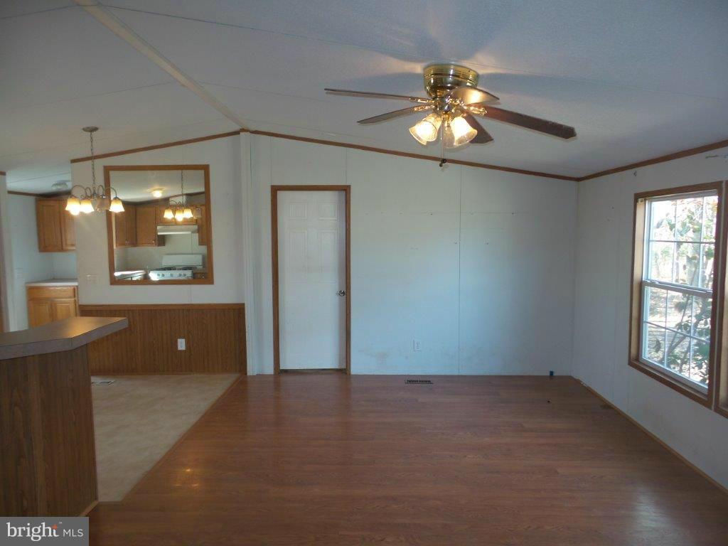 1235 Hudson Road Cambridge, MD 21613 - Photo 4 of 17 Living Room