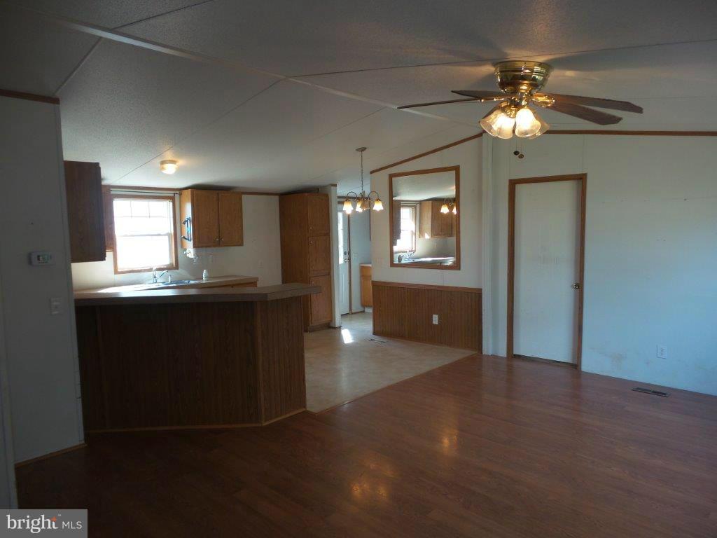 1235 Hudson Road Cambridge, MD 21613 - Photo 5 of 17 Living Room